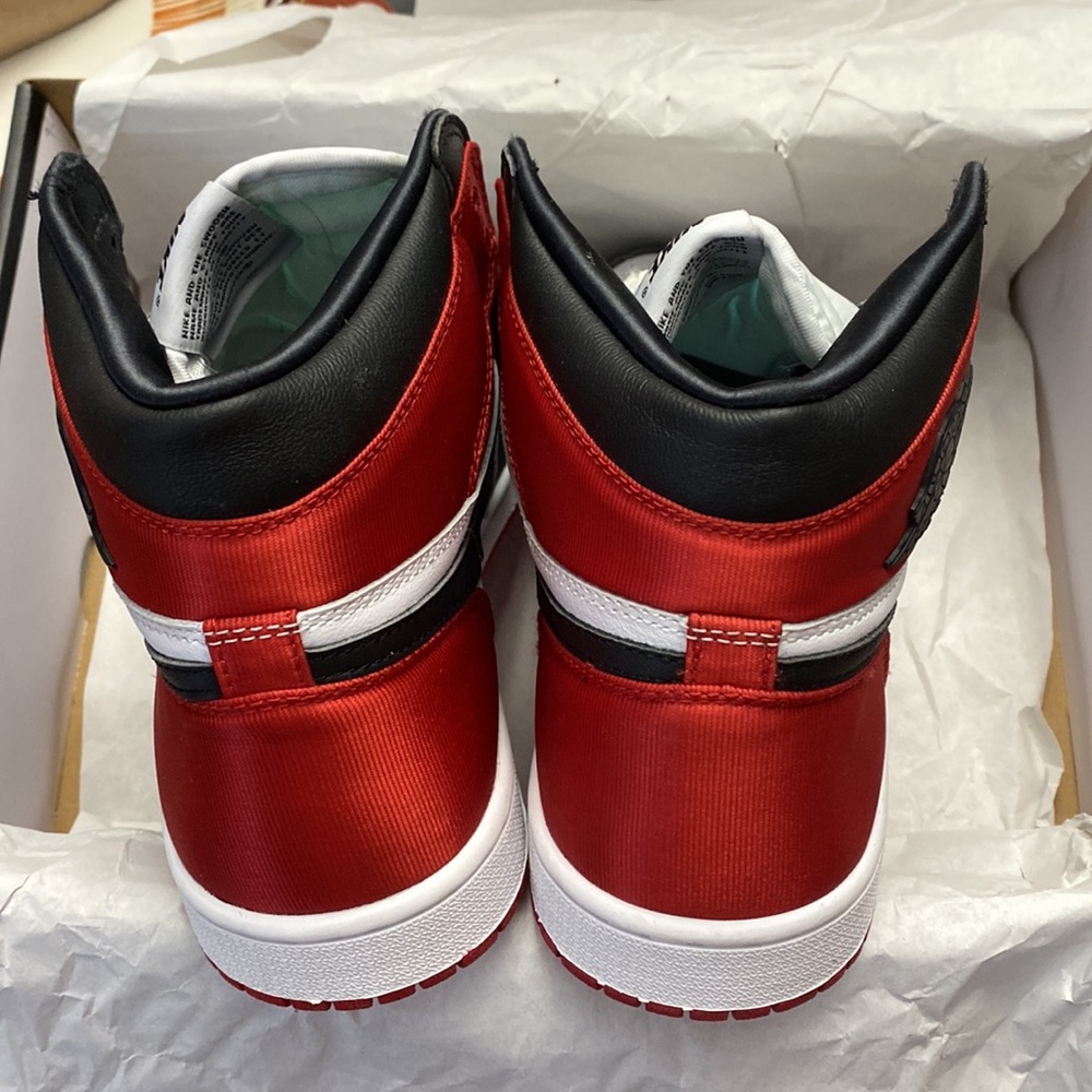Air Jordan 1 Retro High Satin Black Toe - CD0461-016 - Picture 4 of 6